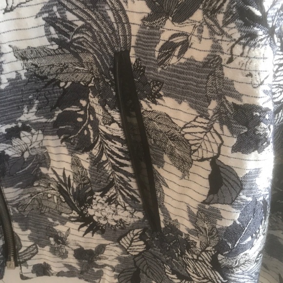 Zara Basic Collection Short Jacket - Picture 3 of 6